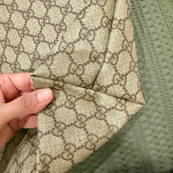 Gucci Brown Tote Bag with Iconic GG Logo - Picture 2 of 12